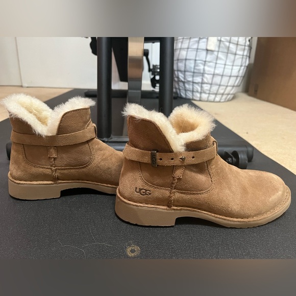 NWOT - UGG Romely Short Buckle Boot - Picture 5 of 10